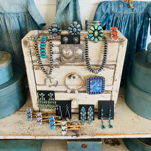 ♥️ Navajo ♥️ Eleanor Largo Sterling Silver & Kingman Turquoise Earrings - Picture 8 of 10